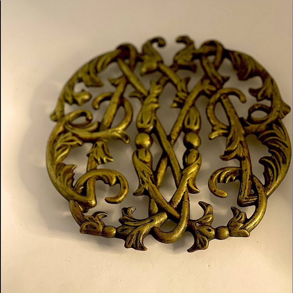 🎉💥VINTAGE Colonial Williamsburg Brass Cypher Trivet